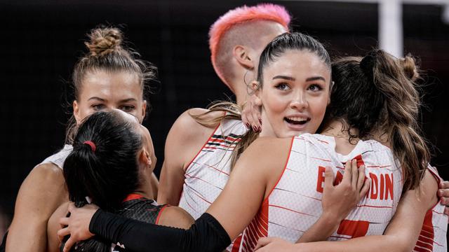 Zehra Gunes, Pevoli Cantik dari Turki