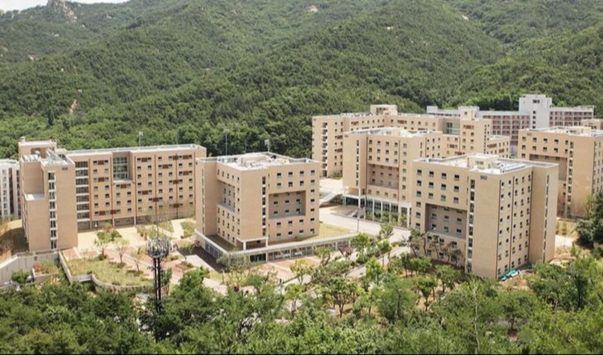 2. Seoul National University (SNU)