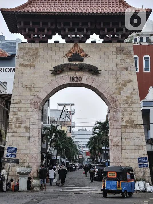 Suasana Jalan Pasar Baru, Jakarta Pusat, Kamis (22/9/2022). Pemprov DKI Jakarta melalui Dinas Kebudayaan menetapkan Kompleks Jalan Pasar Baru sebagai kawasan cagar budaya. (merdeka.com/Iqbal S. Nugroho)