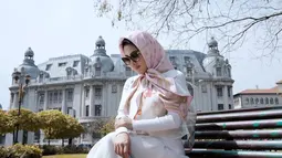 Seperti halnya di bulan Ramadan tahun ini, sebagai wanita muslim Syahrini banyak melakukan kegiatan positif, seperti menjalankan aksi amal dengan memberikan santunan untuk anak-anak yatim. (Instagram/princessyahrini)