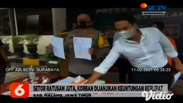 Seorang penyanyi dangdut lokal RH (43) harus berurusan dengan Satreskrim Malang, Jawa Timur, karena melakukan penipuan dengan modus investasi. Tersangka menjanjikan uang yang disetor akan berlipat ganda dalam waktu 14 hingga 21 hari.