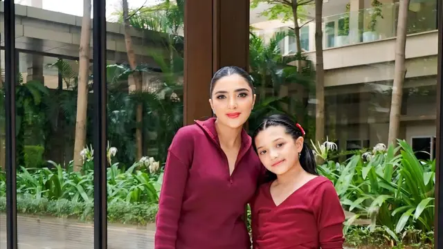 Gaya Kompak Ashanty dan Arsy Serba Merah Saat Kerja Bareng, Inspirasi Tampilan Ibu-Anak yang Festive dan Stylish