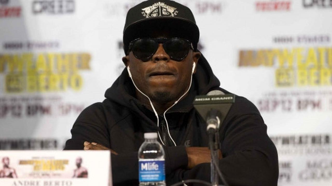 Gaya Floyd Mayweather jelang duel lawan Andre Berto