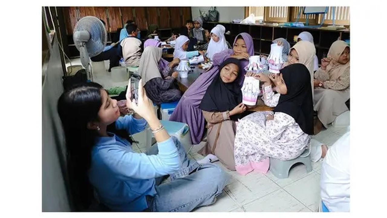 6 Potret Almira Yudhoyono Jadi Volunteer di Rumah Pintar Cikeas, Ramadhan Penuh Makna
