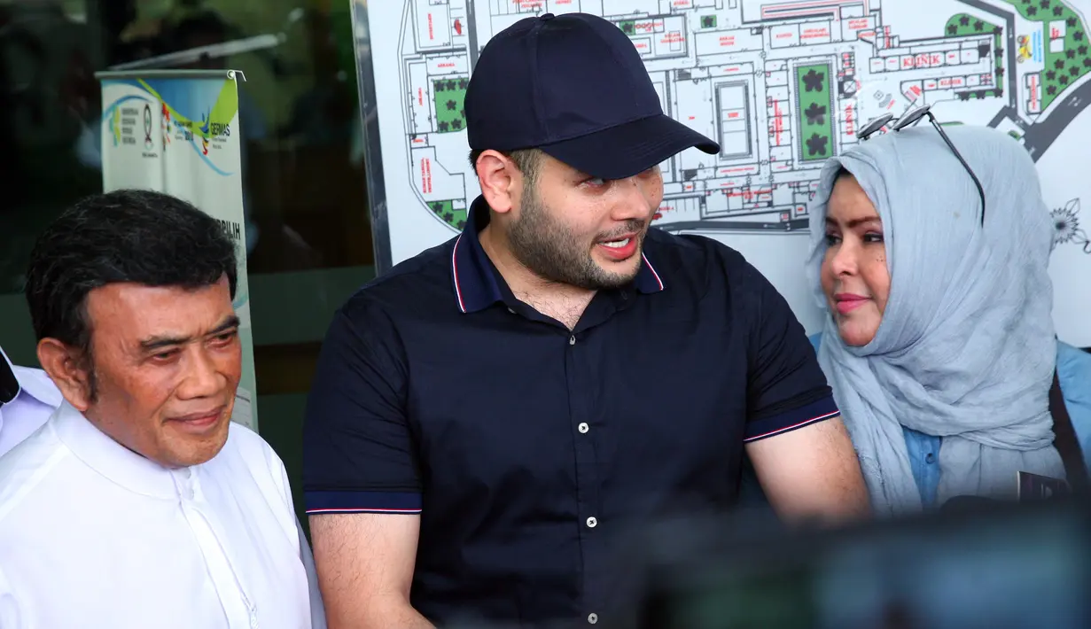 "Pembelajarannya yang saya dapat banyak sekali, ya seperti penerimaan diri, menyadari kesalahan sendiri, menjaga emosi kita, ibadah juga," lanjut Ridho Rhoma. (Nurwahyunan/Bintang.com)