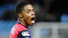 Selebrasi gelandang Lille asal Brasil, Michel Bastos setelah mencetak gol ke gawang Havre dalam lanjutan Ligue 1 di Lille-Metropole Stadium, Villeneuve-d'Ascq, 20 Desember 2008. AFP PHOTO/DENIS CHARLET 