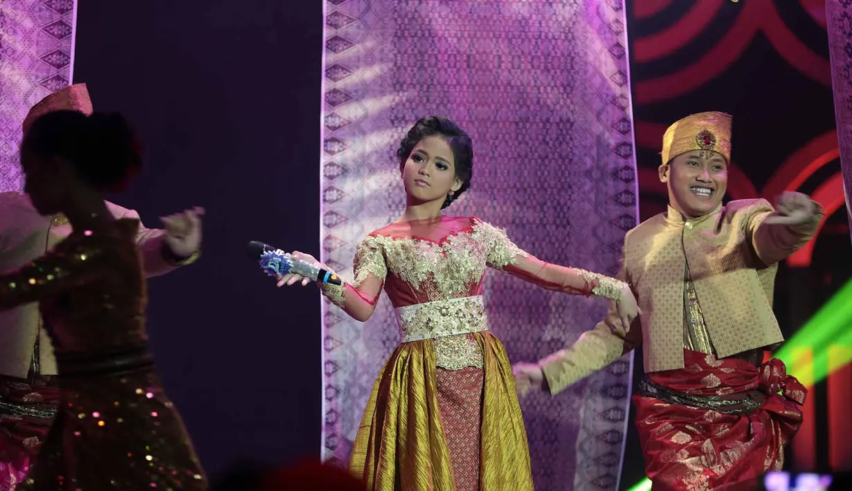 Selain itu, Inul mengatakn Putri berhasil menyanyikan lagu yang dipopulerkan Iyeth Bustami dengan caranya sendiri. Karakter yang dimiliki Putri pun berhasil ditunjukkan saat menyanyikan lagu Ijuk ini. (Deki Prayoga/Bintang.com)