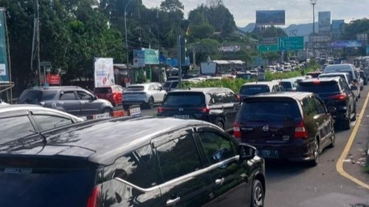 Macet 2,5 Km di Puncak Akibat Ganjil Genap, One Way Diterapkan