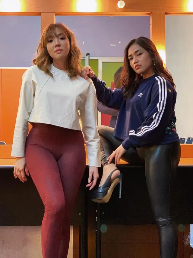 6 Potret Persahabatan Gisella Anastasia dan Sri Devi, Selalu Kompak