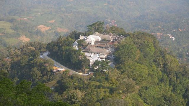 STOK A 10 Wisata Religi di Kudus yang Wajib Dikunjungi, Tapak Tilas Walisongo Berbalut Budaya