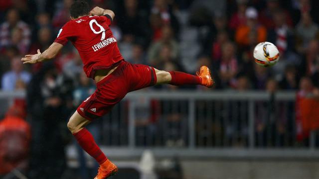 Robert Lewandowski mencetak 5 gol dalam 9 menit saja saat membawa Bayern Munchen menang 5-1 atas Wolfsburg di Bundesliga, Selasa (22/9/2015).