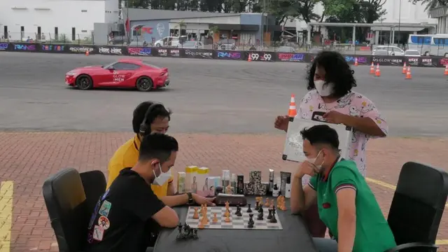 Raffi Ahmad bertanding catur