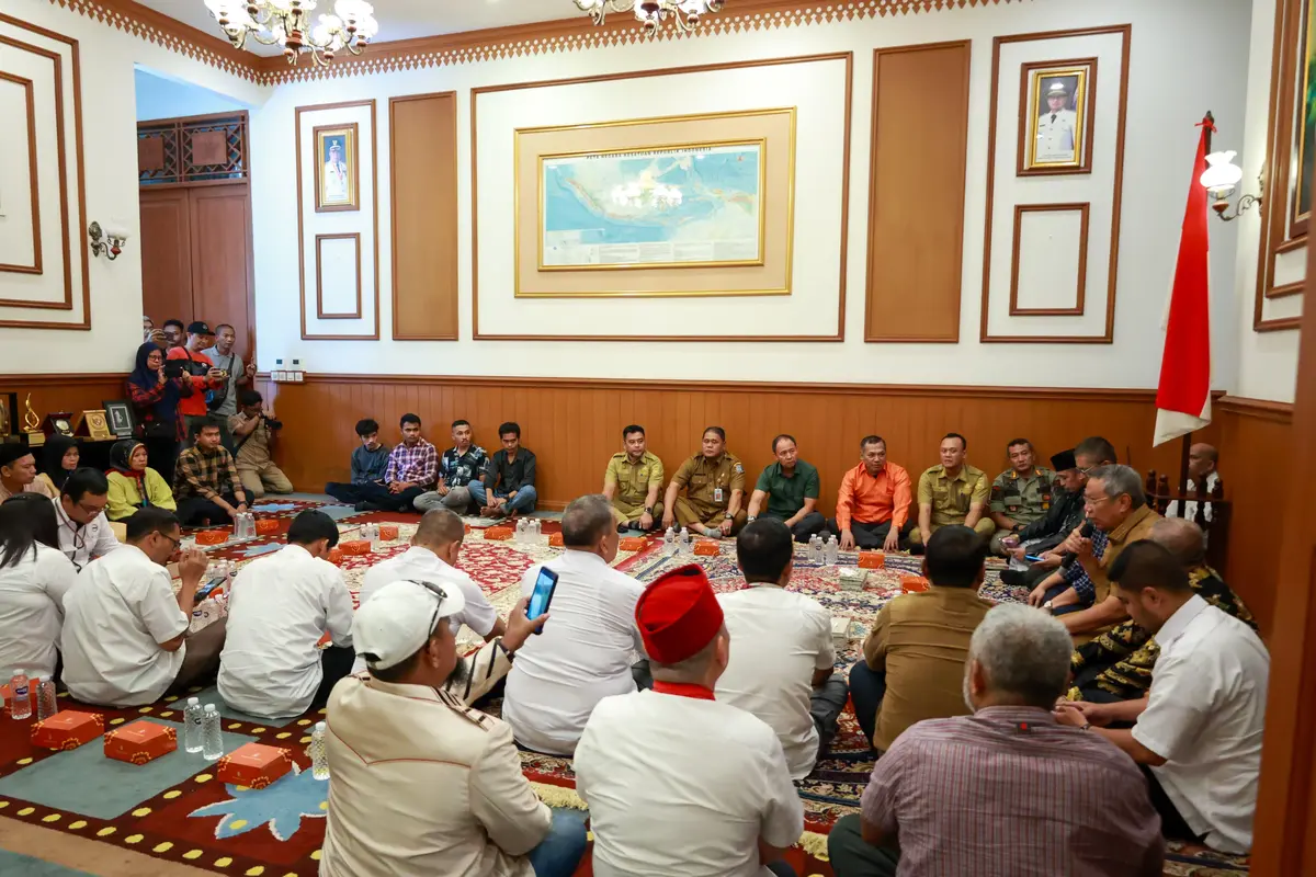 Wali Kota Tangerang Selatan (Tangsel) Benyamin Davnie menyambut pertemuan Warga Babakan, Kecamatan Setu dan Mahasiswa Katolik Universitas Pamulang (Unpam). (Istimewa)