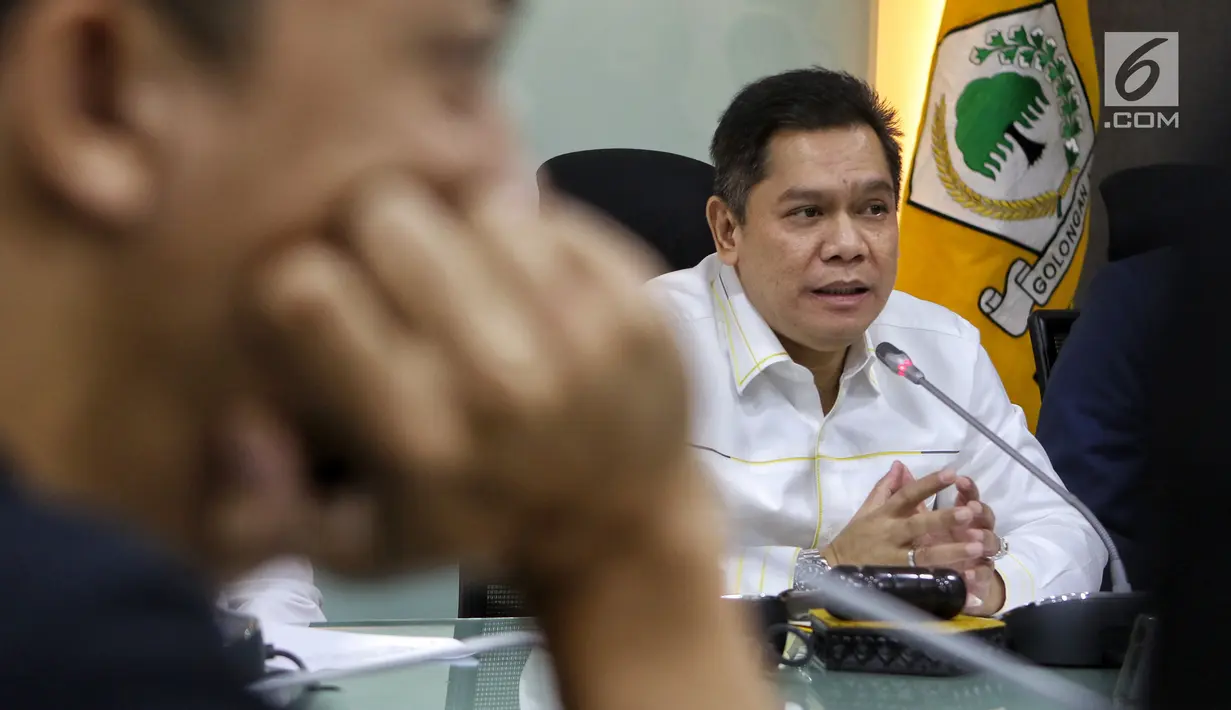 Sekretaris Fraksi Golkar Adies Kadir memberikan keterangan di Komplek Parlemen Senayan, Jakarta, Rabu (15/5/2019). Fraksi partai Golkar DPR menolak pembentukan pansus Pemilu 2019 seperti yang diusulkan fraksi PKS, PAN dan Gerindra dalam rapat Paripurna beberapa hari lalu. (Liputan6.com/Johan Tallo)
