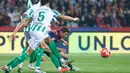 Hasil imbang ini membuat Blaugrana tetap memimpin klasemen Liga Spanyol dengan 67 poin, empat poin di atas Madrid. Sementara Betis di urutan lima dengan 48 poin. (AP Photo/Joan Monfort)