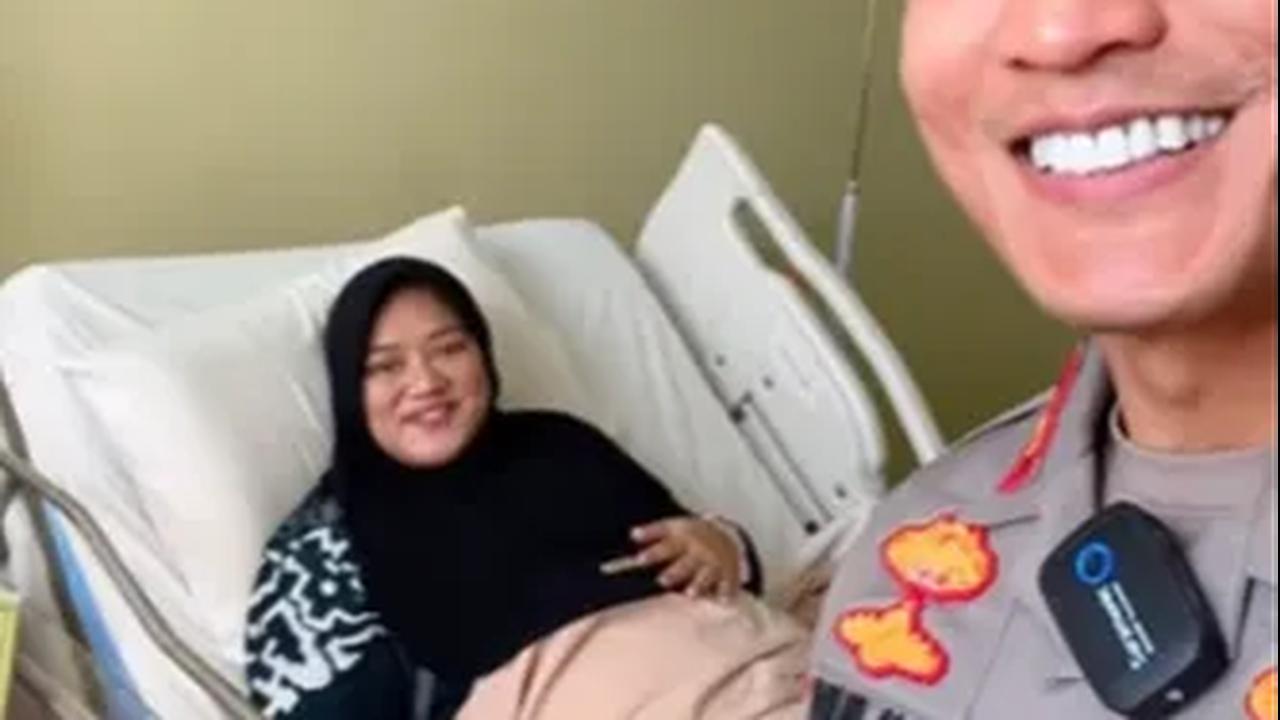 Bersama dengan rombongan yang lain, Brigjen Sabilul Alif mengecek seluruh ruangan persalinan guna mengantisipasi peristiwa serupa terulang kembali.
