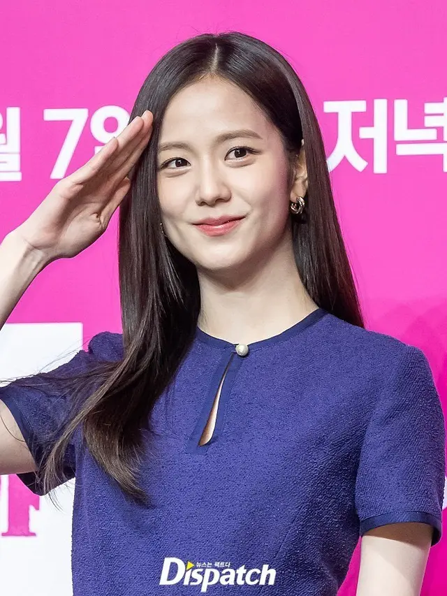 Jisoo BLACKPINK dan Park Jeong Min Tampil Serasi dalam Press Conference \'NEWTOPIA\'. (instagram/koreadispatch)