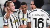 Striker Juventus, Dejan Kulusevski, berhasil mencetak satu gol sekaligus membantu timnya menang 3-0 atas Sampdoria pada laga pekan perdana Serie A musim ini di Allianz Stadium, Senin (21/9/2020). (AFP/Miguel Medina)