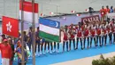 Regu dayung Indonesia, Uzbekistan dan Hong Kong yang keluar sebagai juara, memberi hormat kepada bendera negaranya usai pertandingan dayung kelas ringan delapan putra Asian Games 2018 di Palembang, Jumat (24/8). (ANTARA FOTO/INASGOC/Rahmad Suryadi/nym/18)