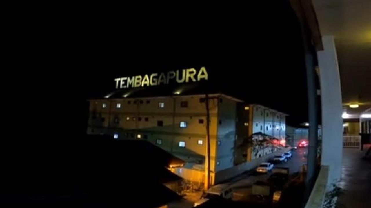 Melansir dari kanal Youtube Jackson Kaunang, membagikan potret mess karyawan yang ada di perusahaan tambang tersebut.<br>