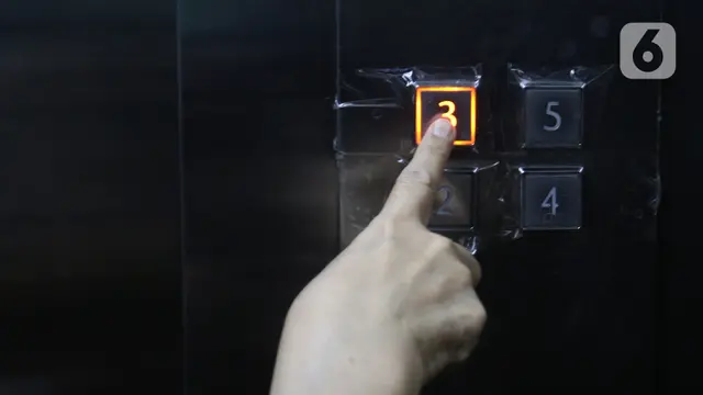 Terjebak 4 Hari di Lift, Perjuangan Wanita dan Anak Ini Bikin Miris