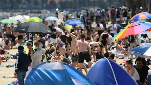 Australia Empat Hari Nol Kasus COVID-19, Warga Penuhi Pantai
