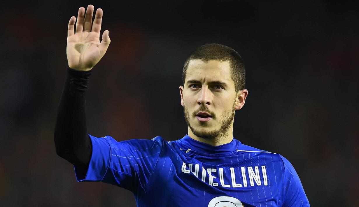 Gelandang Belgia, Eden Hazard usai tampil pada laga persahabatan melawan Italia di Stadion Baudoin King, Belgia, Sabtu (13/11/2015). Belgia berhasil menang 3-1. (AFP Photo/Emmanuel Dunand)