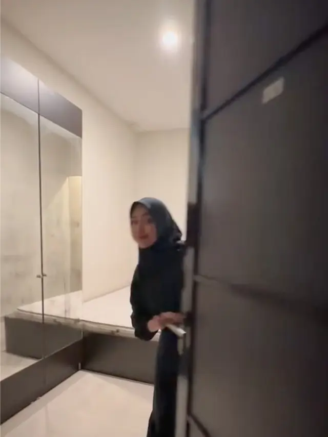 Video Ria Ricis jual rumah indekos di Lenteng Agung Jakarta Selatan. (Foto: Dok. TikTok @riaricis)