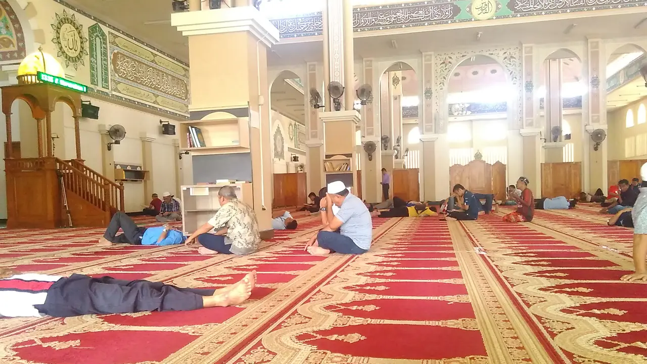 Masjid Jadi Favorit Orang-Orang Beristirahat Saat Puasa