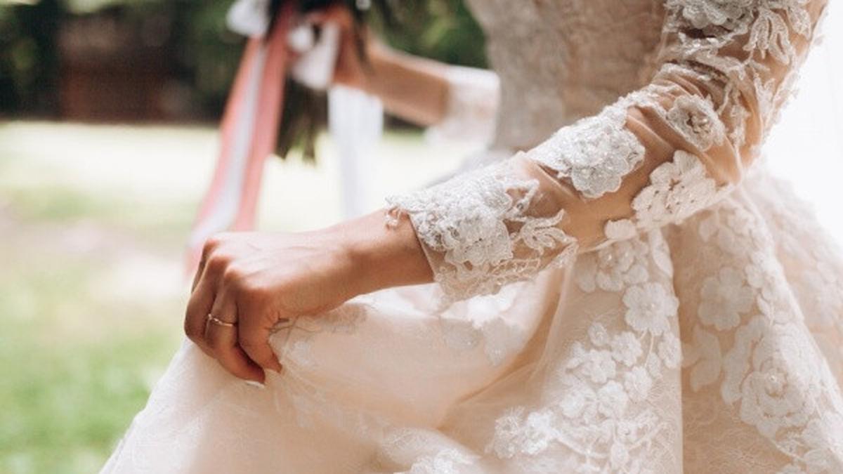 7 Model Dress Brokat Syari untuk Tunangan hingga Akad Nikah, Inspirasi Tampil Memesona di Hari Teristimewa
