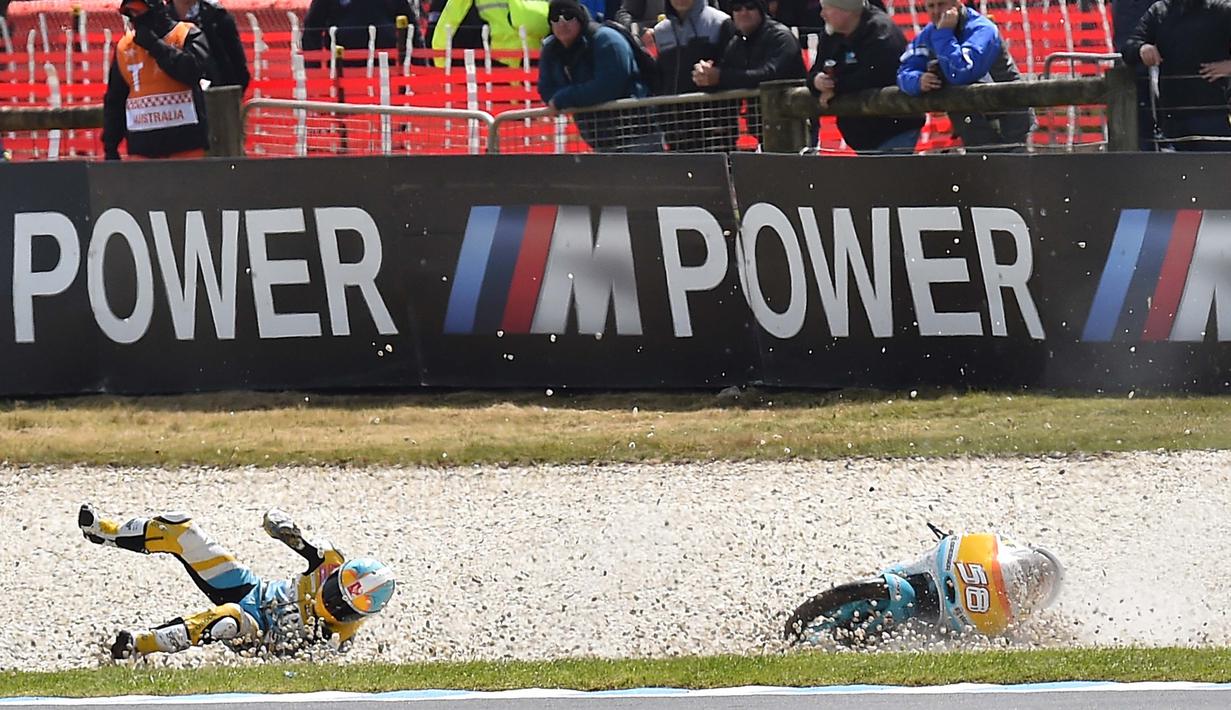 Pebalapa RBA Racing Team, Juanfran Guevara mengalami kecelakaan pada sesi kualifikasi Moto3 Australian Grand Prix di Phillip Island (22/10/2016). (AFP/Paul Crock)
