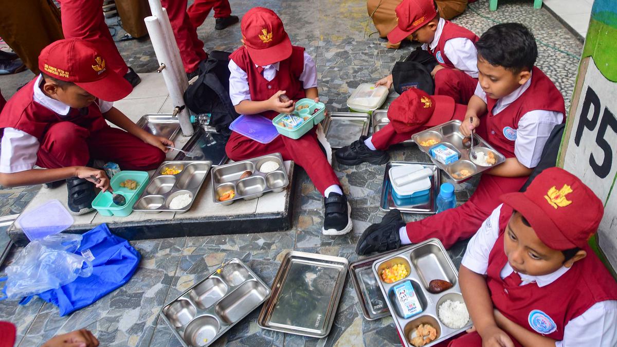 Hari Pertama Sekolah, BGN Tinjau Pelaksanaan MBG di Jakarta Pusat
