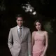 Keduanya tampil serasi dalam palet warna lembut yang memberi kesan elegan, timeless, sekaligus mewah. Penampilan mereka bahkan disebut-sebut bak pasangan bangsawan muda yang sedang menjalani sesi foto kerajaan. [@syifahadju].