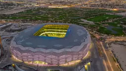 Foto udara Education City Stadium yang terletak di al-Rayyan city, Qatar, 20 November 2022. Stadion berkapasitas 45.350 ini menjadi salah satu venue yang digunakan untuk Piala Dunia 2022 lalu. (AFP/Qatar&rsquo;s Supreme Committee for Delivery and Legacy)