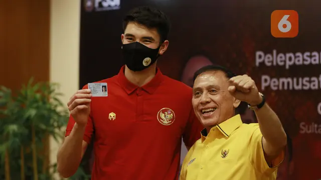 Foto: Cerianya Elkan Baggott Pamer KTP di Acara Pelepasan Timnas Piala AFF 2020 Menuju Pemusatan Latihan di Turki
