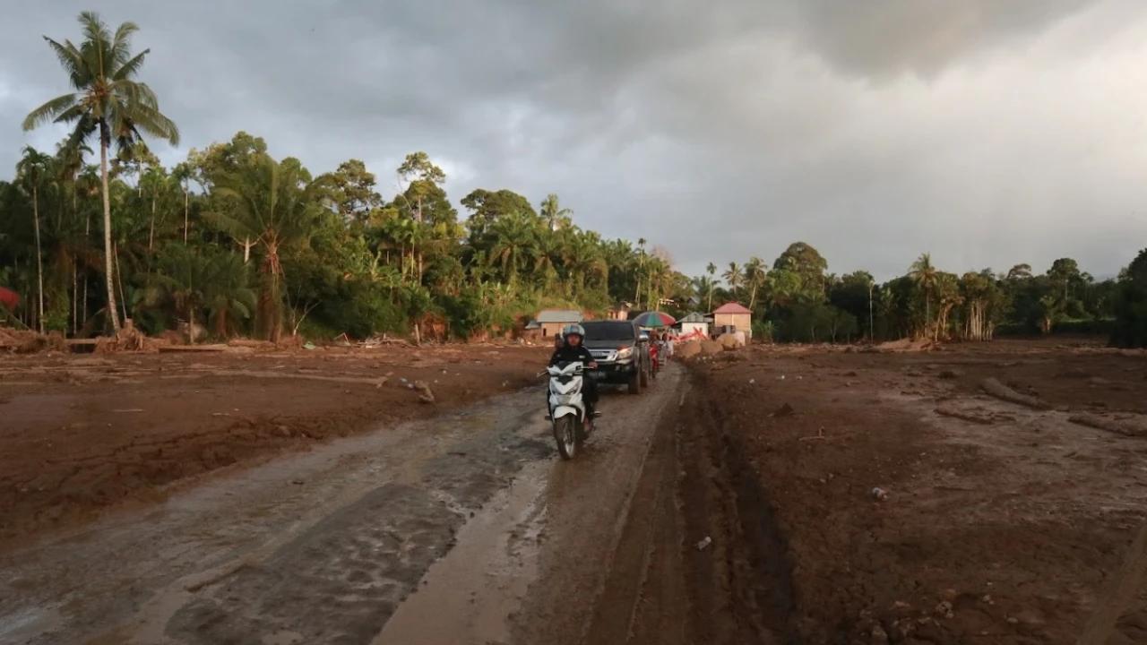 Kondisi Terbaru Agam Usai Dihantam Banjir Bandang, Butuh Alat Berat Dump Truk untuk Buka Jalur Terisolir
