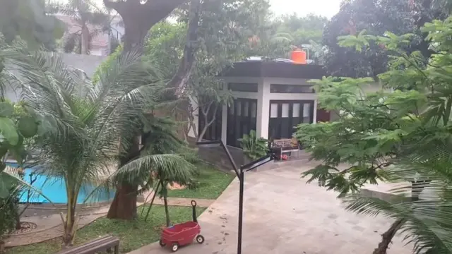 Halaman Belakang Rumah Bimbim Slank