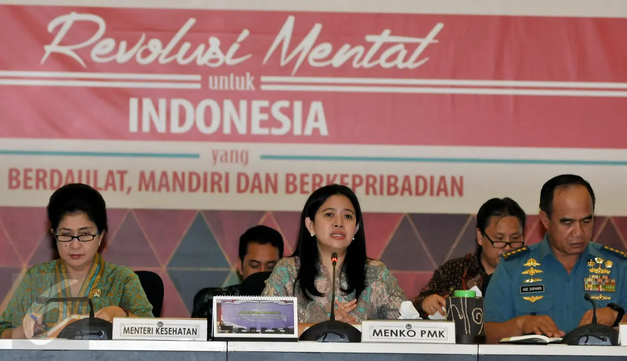 Kiri-kanan: Menkes Nila F Moeloek, Menko PMK Puan Maharani dan KSAL Laksamana TNI Ade Supandi saat Rapat Koordinasi tingkat menteri, Jakarta, Kamis (18/6/2015). Rakor membahas Persiapan Sail Tomini dan Festival Boalemo 2015. (Liputan6.com/Johan Tallo)