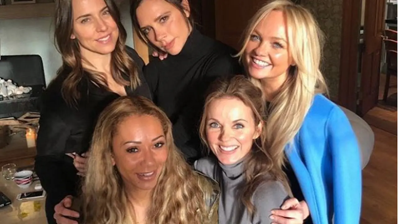 Victoria Beckham Mendesain T-Shirt Spice Girl untuk Amal