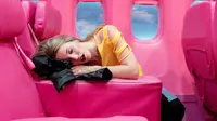 Ilustrasi tidur di pesawat. (Photo by Zachary Kadolph on Unsplash)