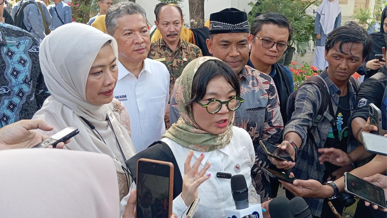 prof stella christie di SMA Negeri 10 Fajar Harapan Aceh