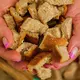 Roti sisa bisa diolah menjadi puding roti kukus yang lembut dan lezat, sekaligus menjadi cara praktis untuk mengurangi makanan terbuang. (Foto/Dok: Pexels)