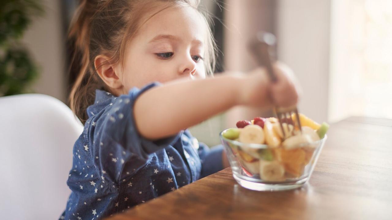 Anak Makan Buah