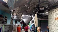 Kubah Masjid di Cipinang Terbang Timpa Rumah Warga