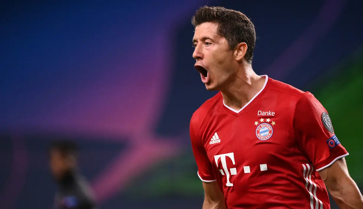 1. Robert Lewandowski - Performa apik Lewandowski menjadikan dirinya sebagai salah satu pemain terbaik di Liga Champions musim ini. Pemain berusia 32 tahun ini menjadi top skor dengan torehan 15 gol dan 9 assist di Liga Champions 2019/2020. (AFP/Franck Fife/pool)