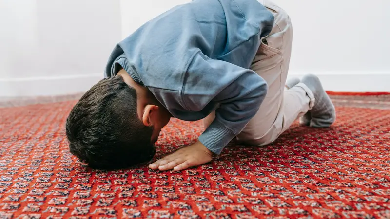 5 Tips Efektif Mengajarkan Ibadah Salat Pada Anak Sejak Dini