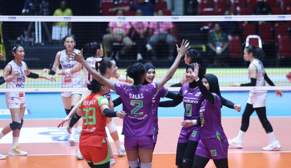 Megawati Hangestri dan kawan-kawan menuntaskan perlawanan Medan Falcons dengan skor 3-0 di GOR Tri Dharma Gresik. (Dok PBVSI)