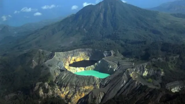 5 Gunung Terindah di Indonesia