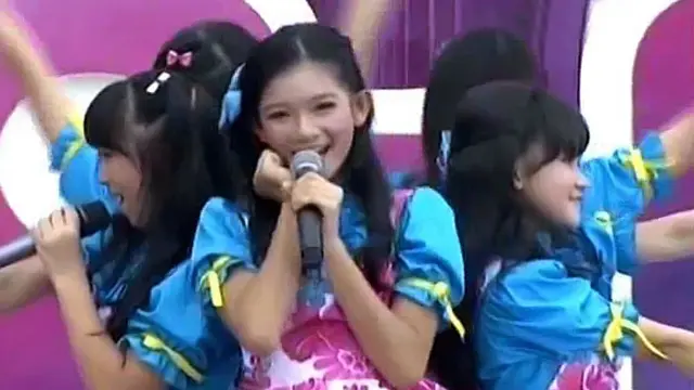 Teenebelle - Tersenyumlah