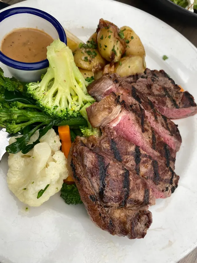 Beach HQ Restaurant & Bar